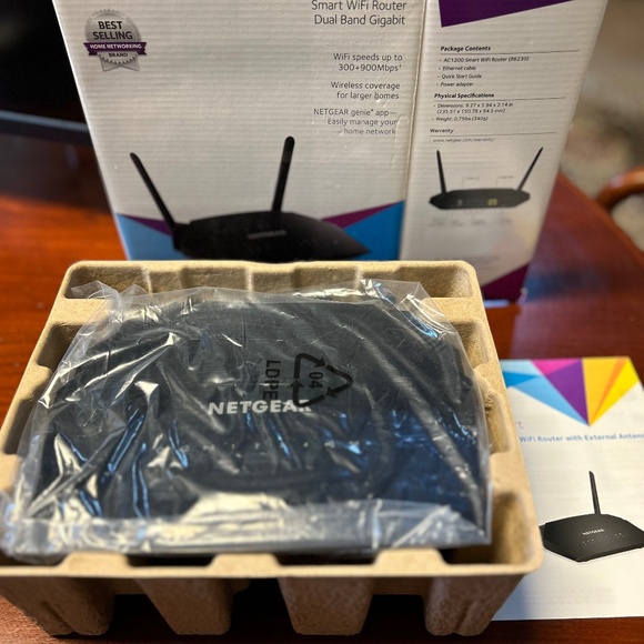 NETGEAR SMART WIFI ROUTER - Picture 2 of 2